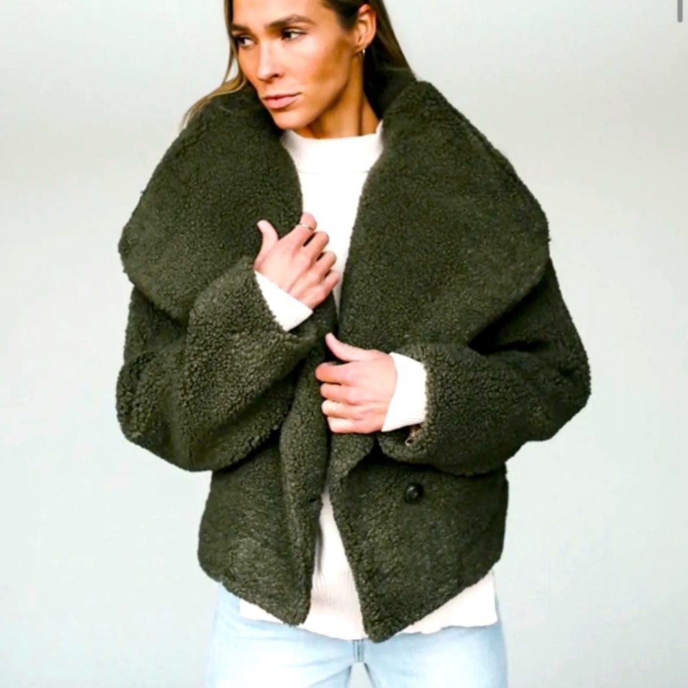 NWT - Free People × Izzy Wrap
Teddy Jacket (XL) Olive
Green